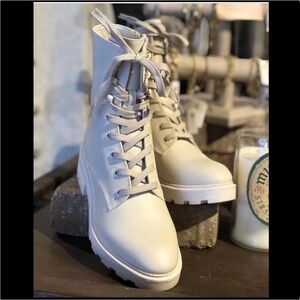 BNIB Dolce Vita Lottie Boot Size 9.5